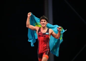 Изображение к Борец Бекасыл Асамбек завоевал золотую медаль на юношеской Азиаде