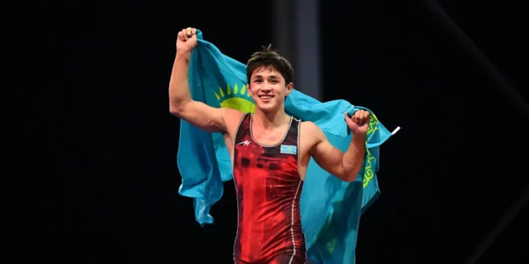 Изображение для новости: Борец Бекасыл Асамбек завоевал золотую медаль на юношеской Азиаде