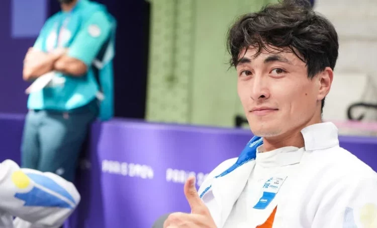 Изображение для новости: Казахстанский шпажист Ерлик Сертай стал серебряным призером на турнире серии Гран-при в Будапеште (Венгрия).